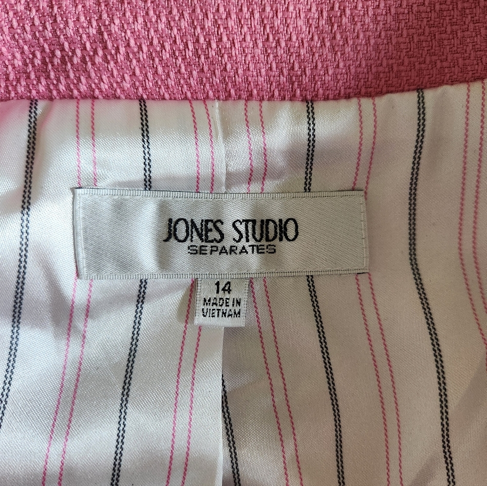 Jones Studio Pink Blazer with Black Buttons - Picture 6 of 7